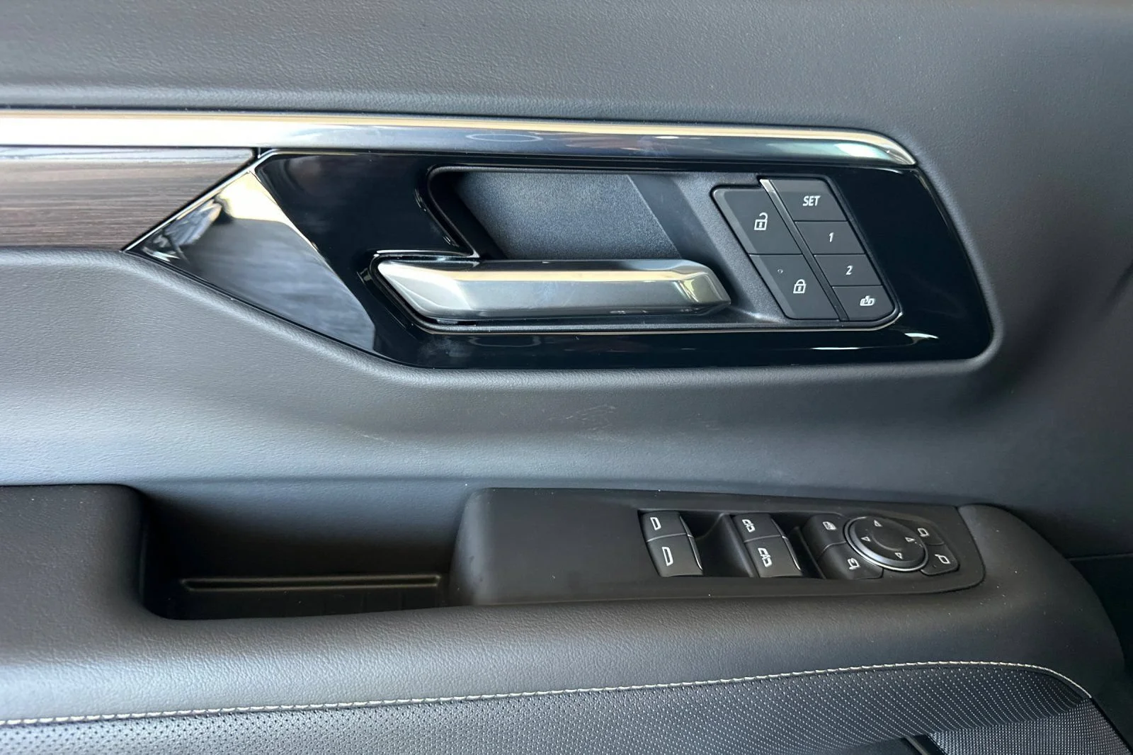 New 2025 Sterling Gray Metallic Chevrolet Premier image 11