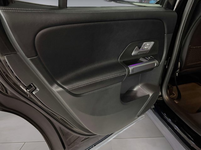 Used 2023 Black Mercedes-Benz GLB 250 image 10
