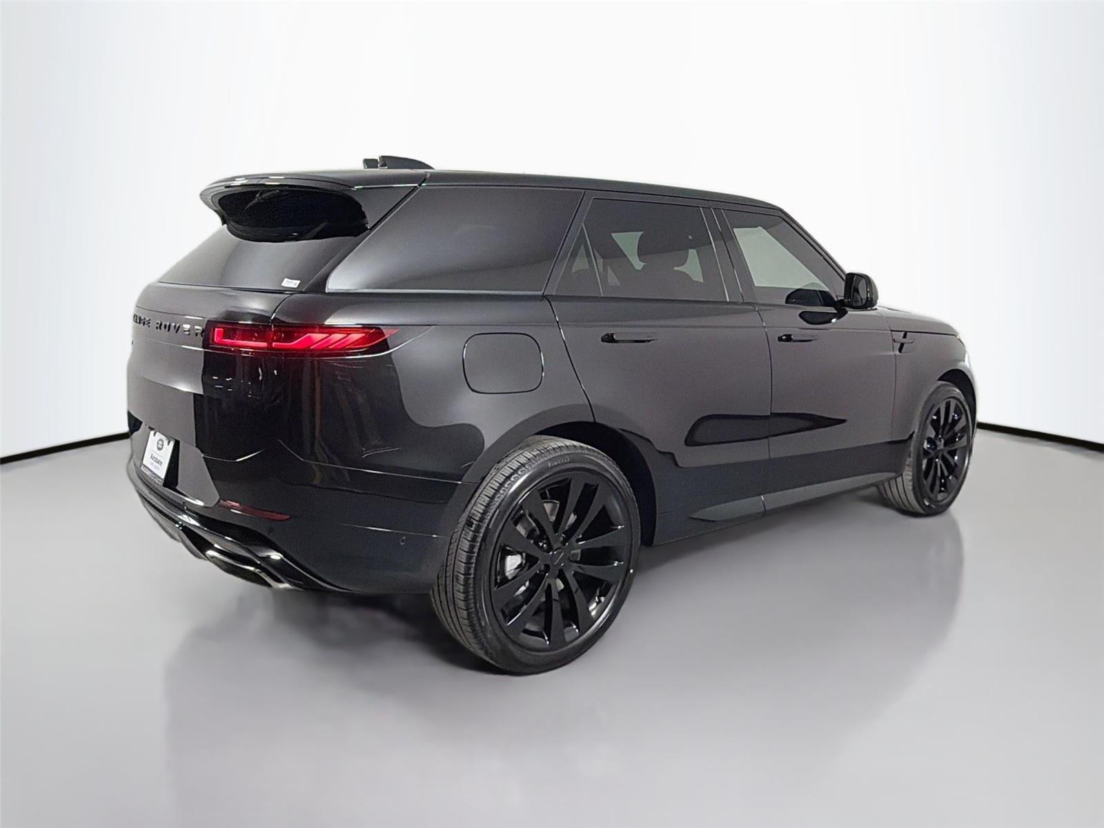 New 2026 Santorini Black LAND ROVER Dynamic SE image 5