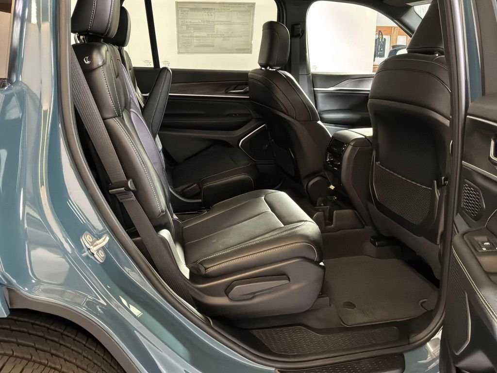 New 2026 Steel Blue Exterior Paint Jeep Limited Reserve image 17