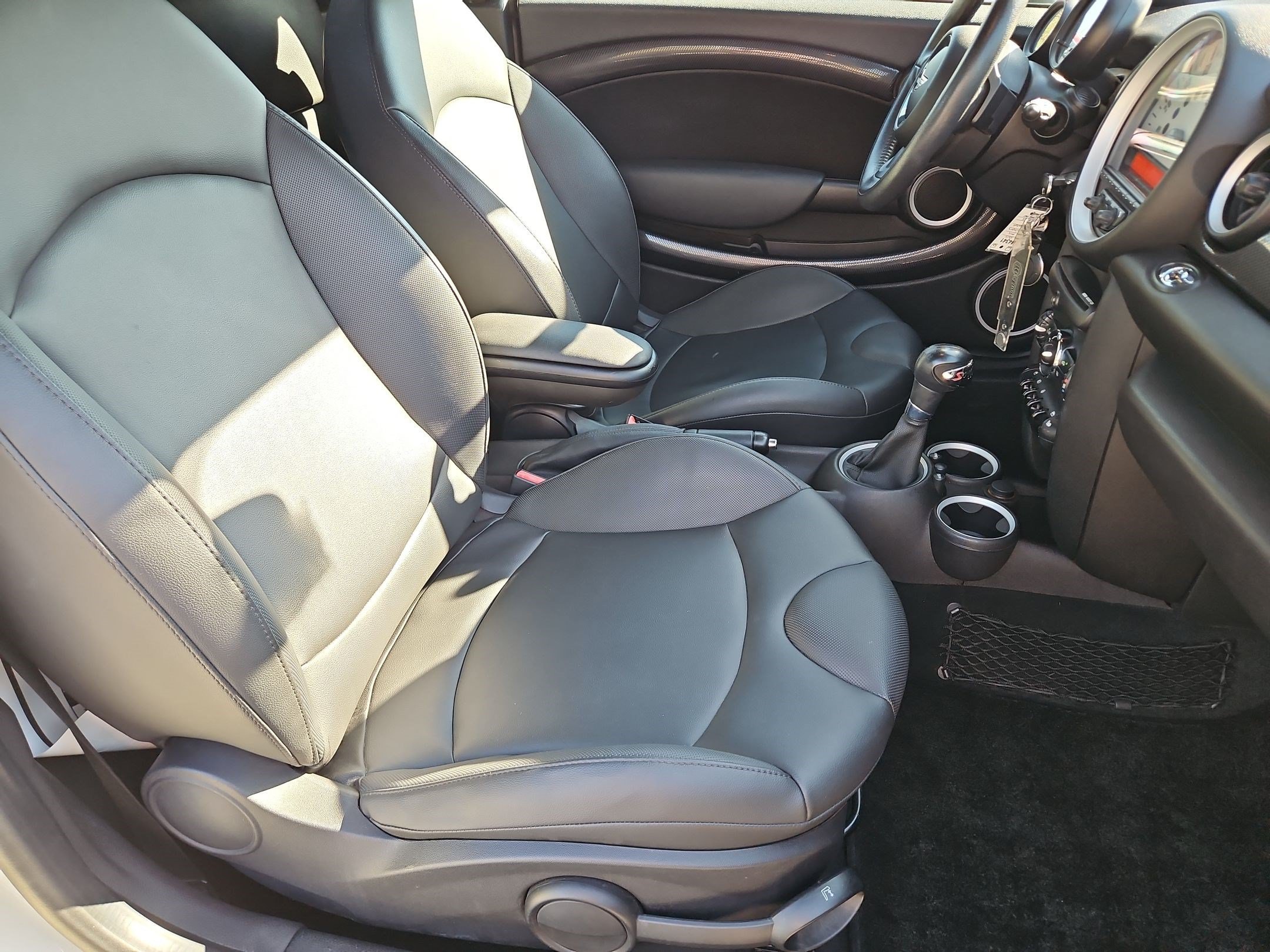 Used 2014 Pepper White MINI S image 23