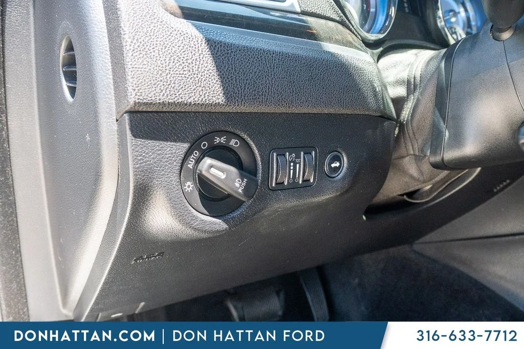 Used 2014 White Chrysler C image 21