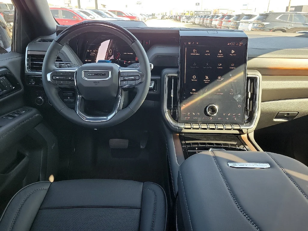 2026 GMC Yukon Denali - Photo 17