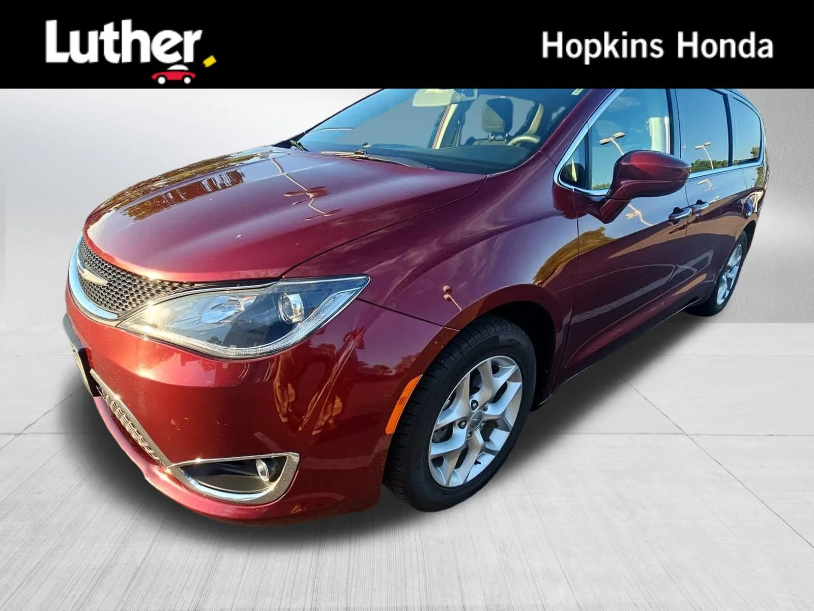 2018 Chrysler Pacifica Touring Plus's photo
