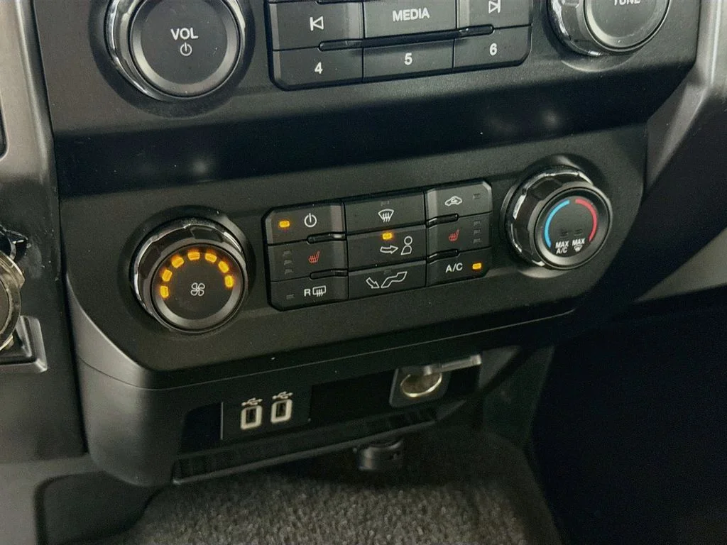 Used 2020 Magnetic Metallic Ford XLT image 15