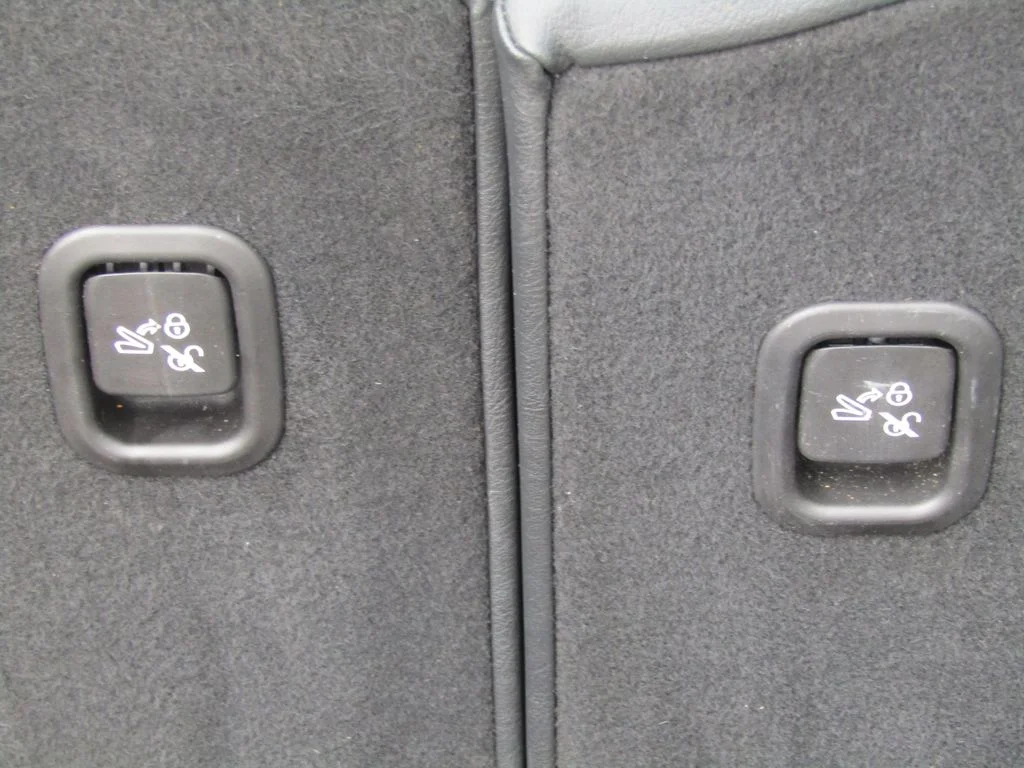 Used 2010 Pepper White MINI Base image 22