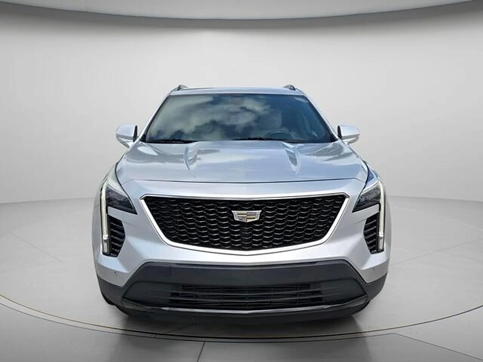 Used 2019 Radiant Silver Metallic Cadillac Sport image 4