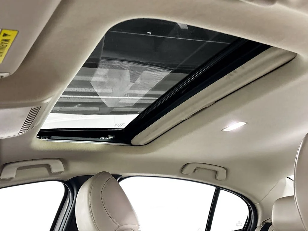 Used 2022 Silver Mazda Preferred image 18