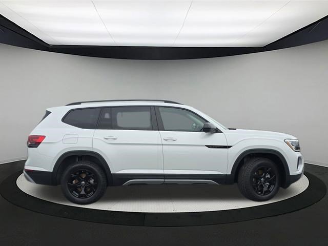 New 2026 Opal White Pearl Volkswagen 2.0T Peak Edition image 8