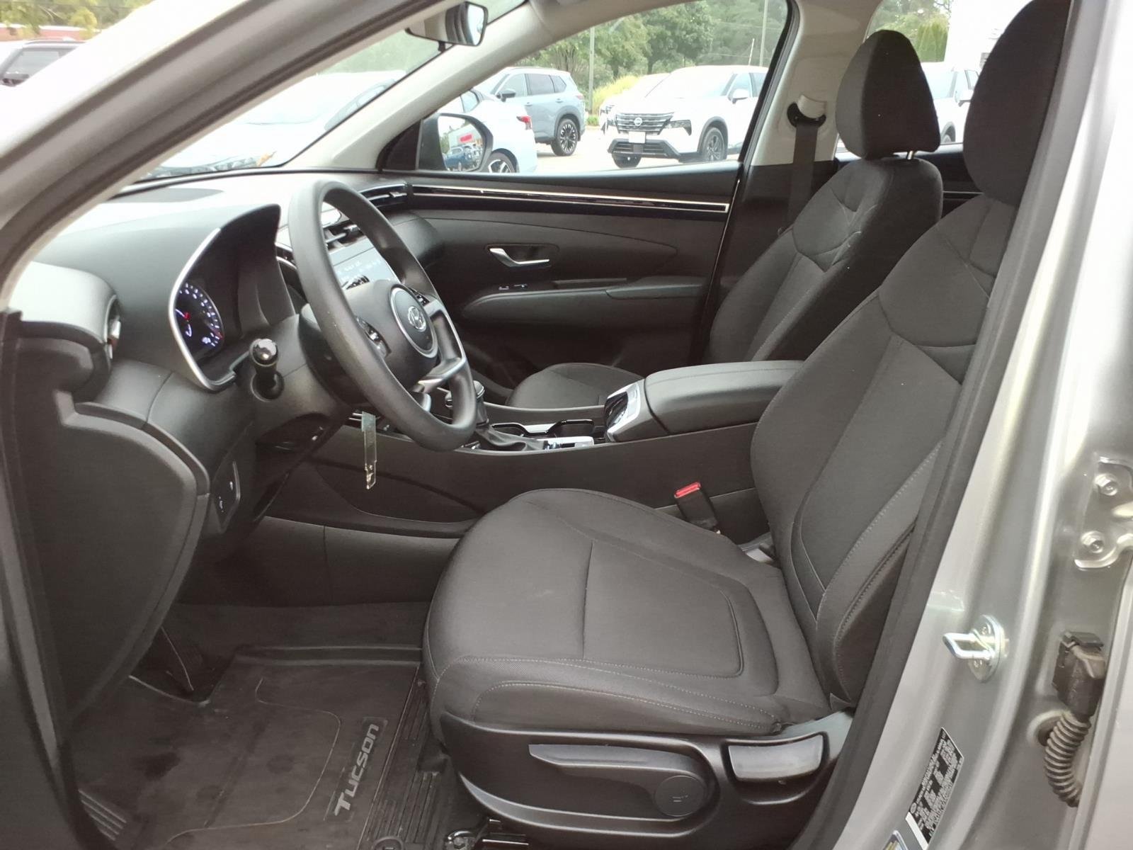 Used 2022 Shimmering Silver Hyundai SE image 10