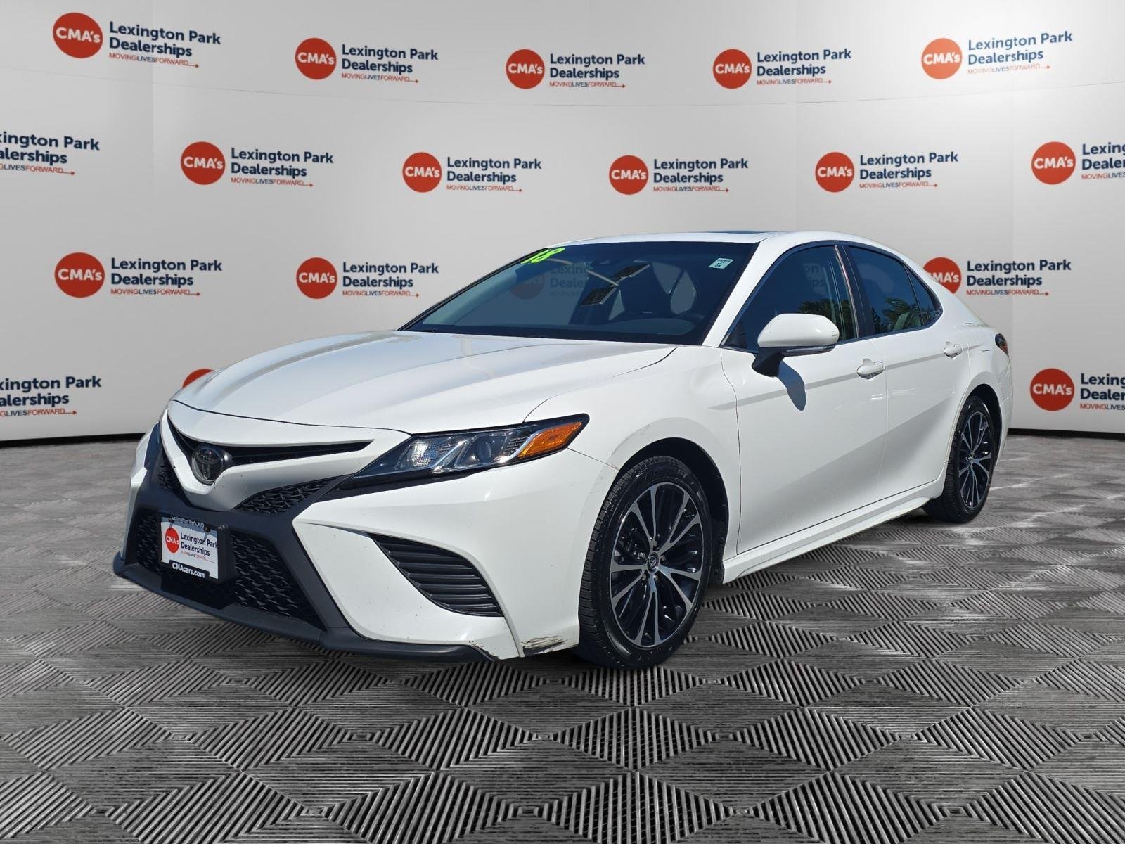Used 2018 Super White Toyota SE image 3