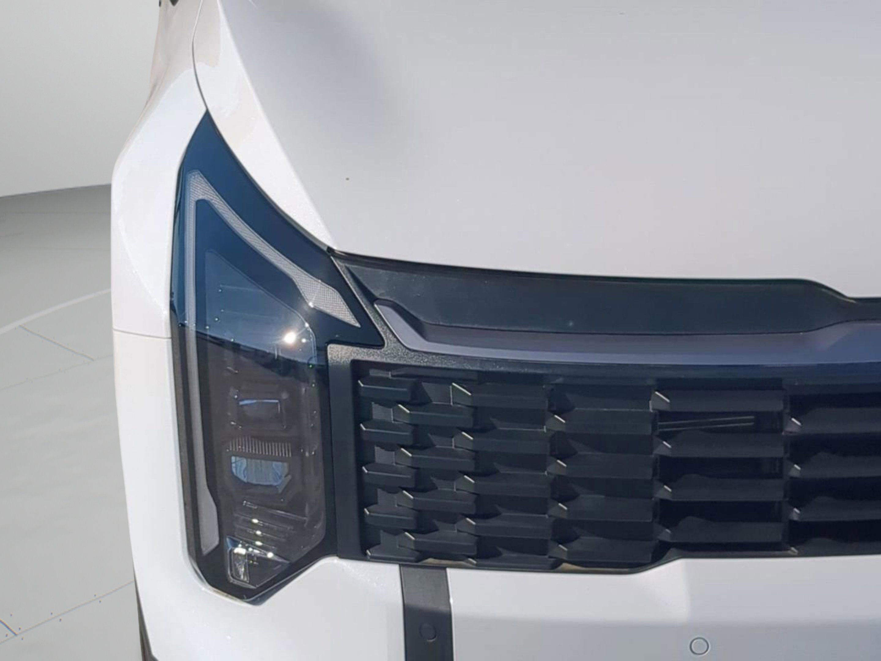 New 2026 Glacial White Pearl Kia LX image 30