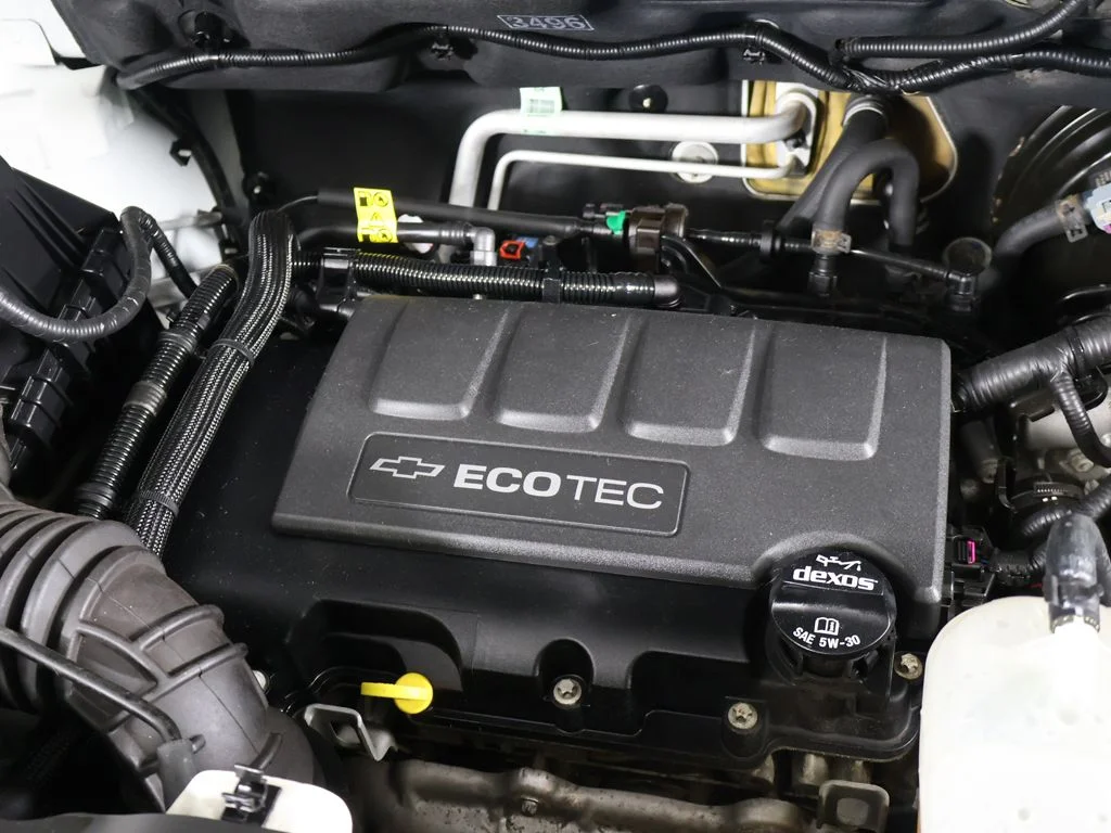Used 2020 White Chevrolet LT image 13