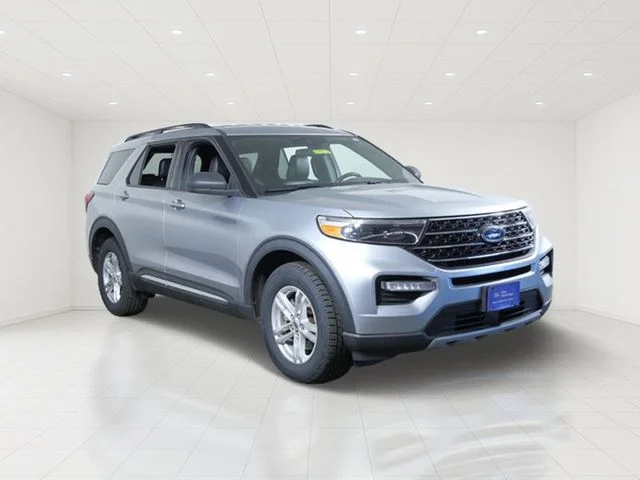 Certified Used 2020 Silver Ford XLT image 1