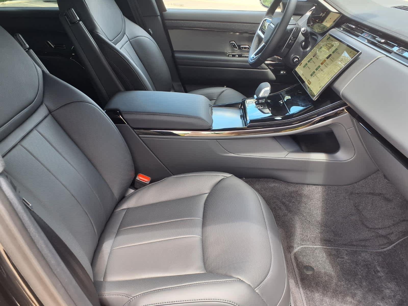 New 2026 Santorini Black Land Rover SE image 10