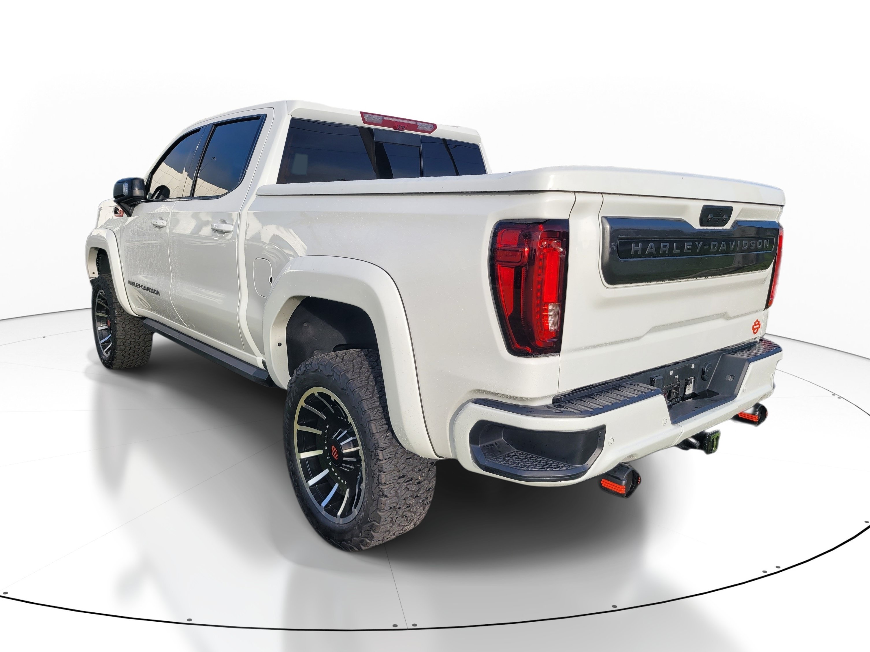 Used 2025 Summit White GMC AT4 image 6