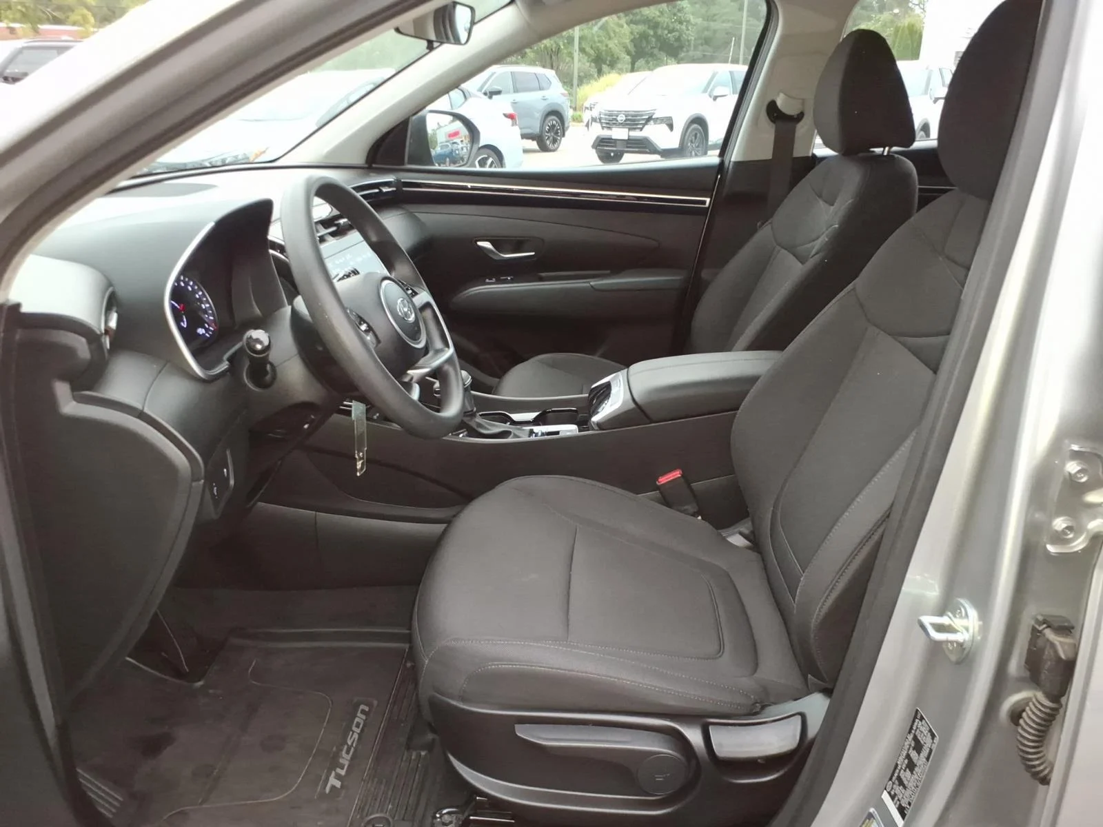 Used 2022 Shimmering Silver Hyundai SE image 10