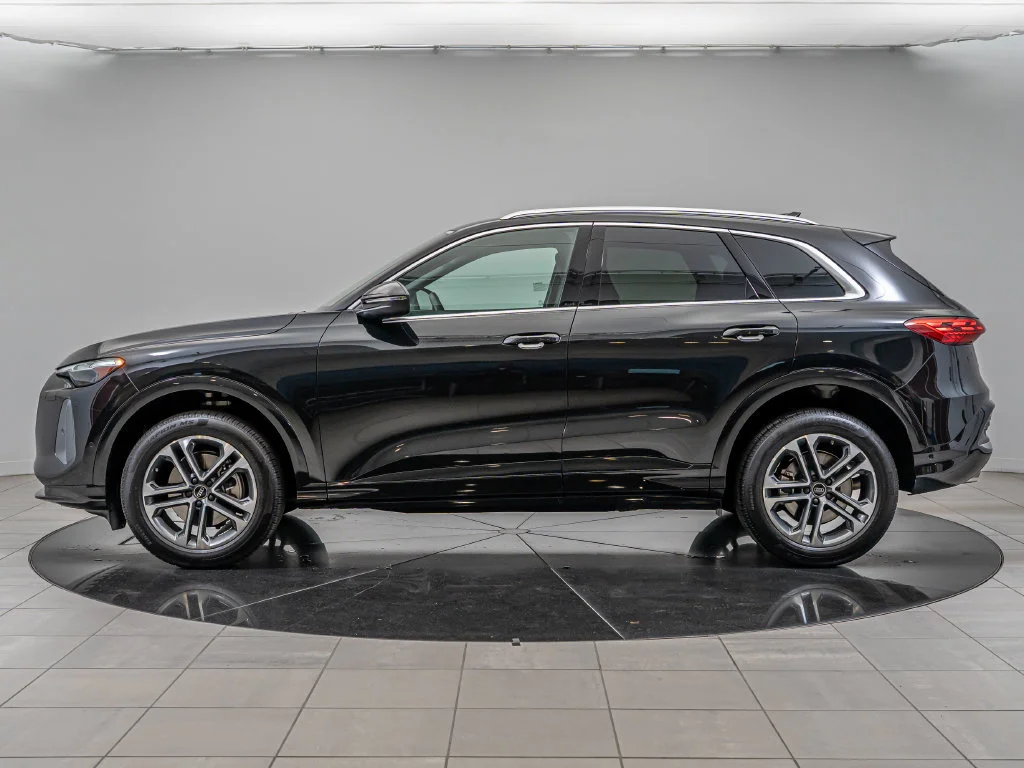 Used 2025 Mythos Black Metallic Audi 2.0T Premium Plus image 5