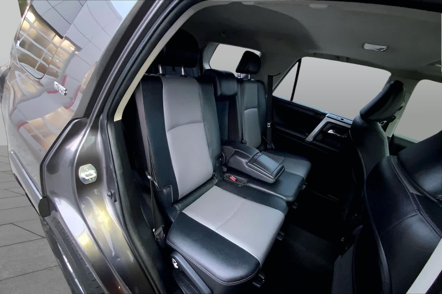 Used 2018 Magnetic Gray Metallic Toyota SR5 Premium image 17