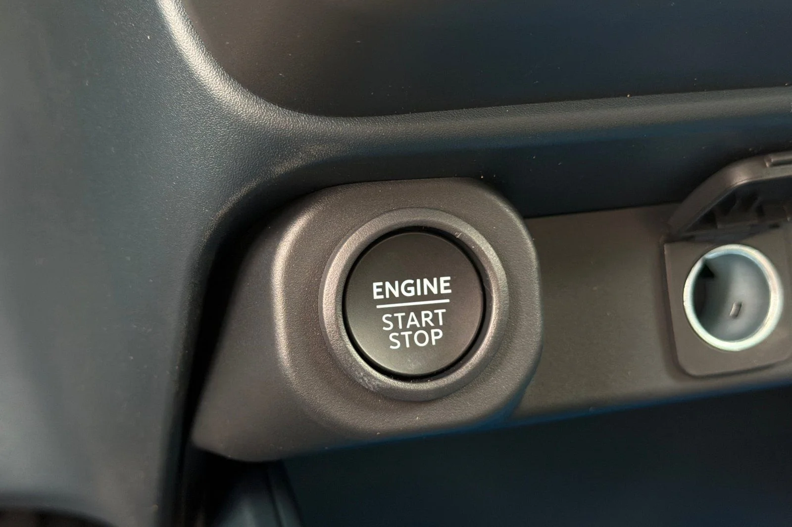 New 2026 Carbonized Gray Metallic Ford XLT image 24