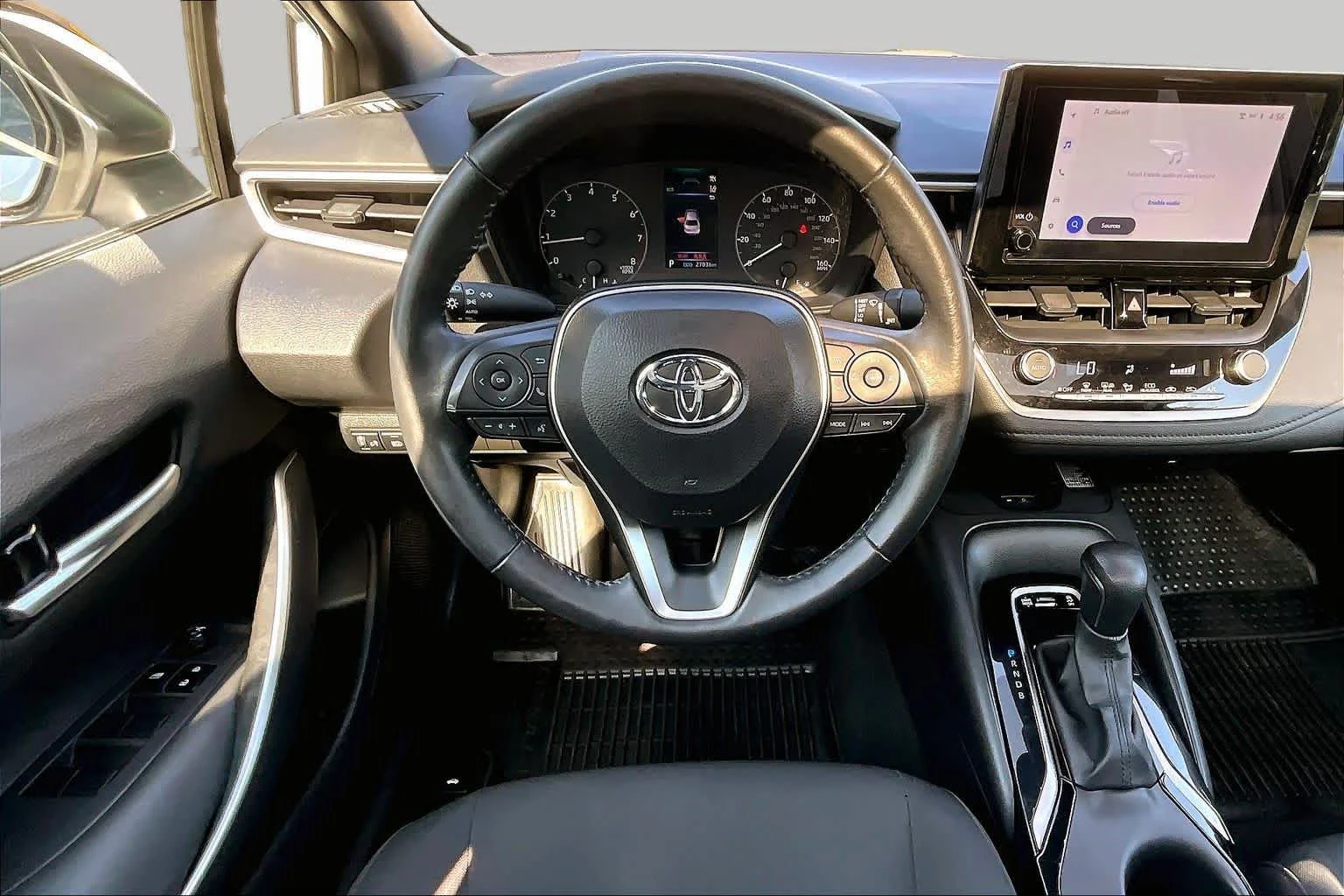Certified Used 2024 Ice Cap Toyota SE image 6