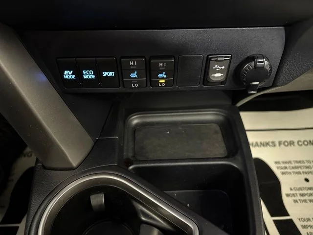 Used 2018 Super White Toyota XLE image 16