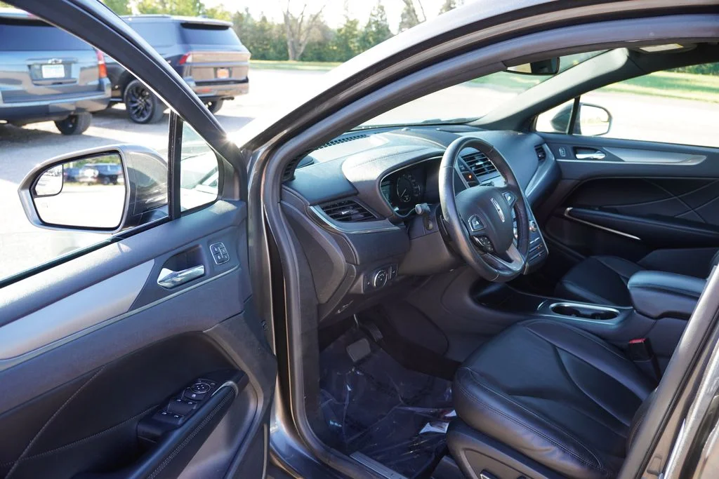 Certified Used 2017 Gray Lincoln Premiere image 14