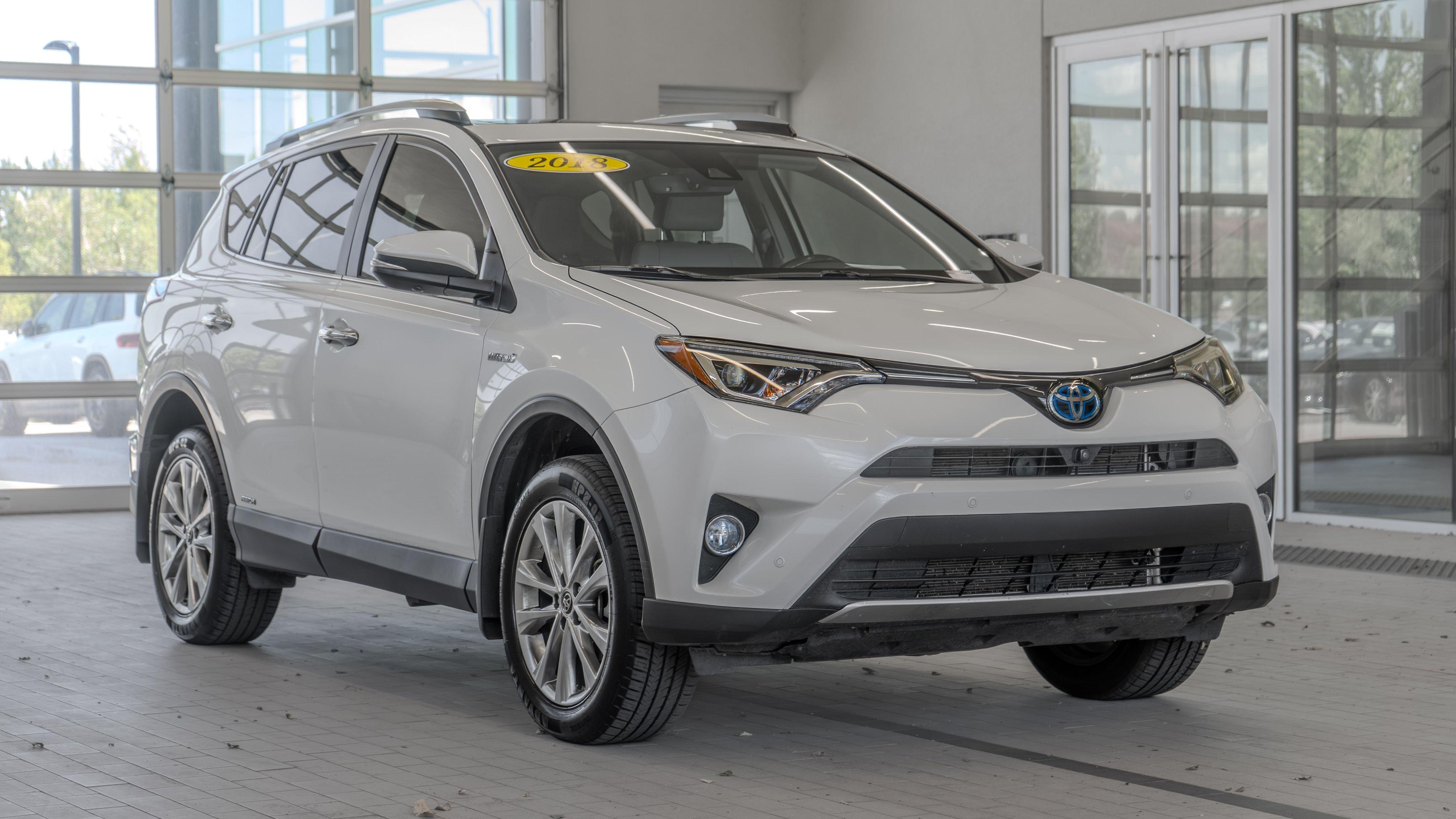 Used 2018 Blizzard Pearl Toyota Limited image 21