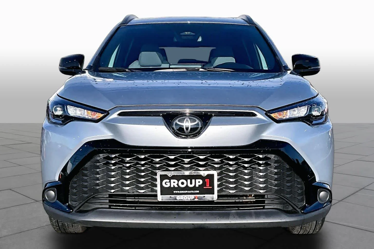 Used 2025 Sonic Silver Toyota Hybrid SE image 4