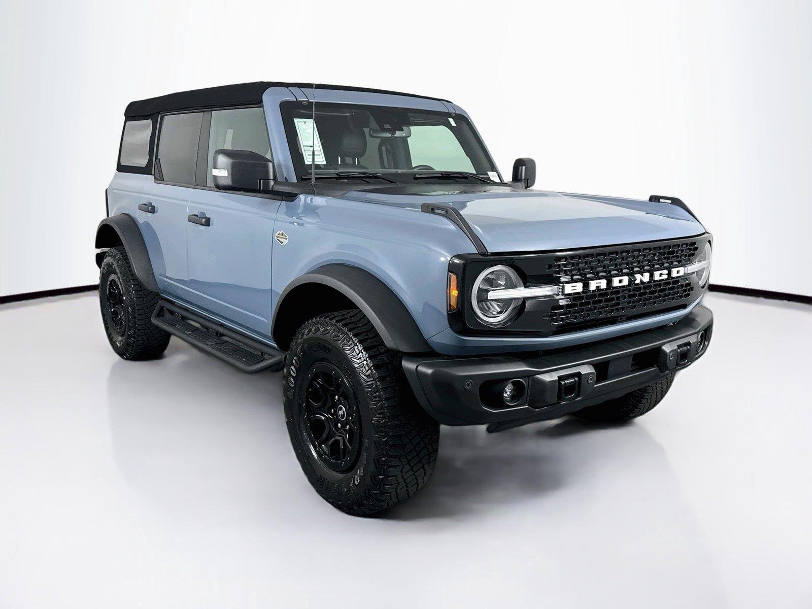 Used 2023 Azure Gray Metallic Tri-Coat Ford Wildtrak image 9