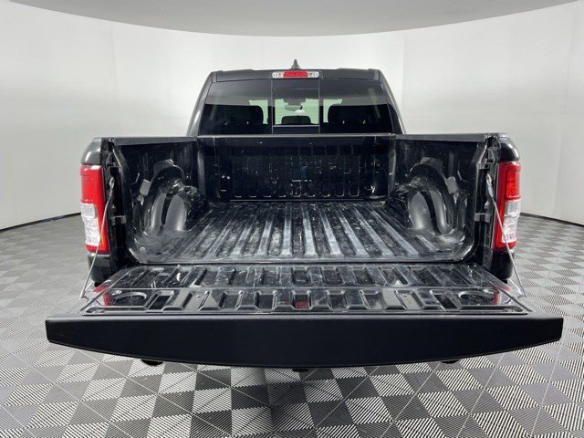 Certified Used 2022 Diamond Black Crystal Pearlcoat Ram Big Horn image 44