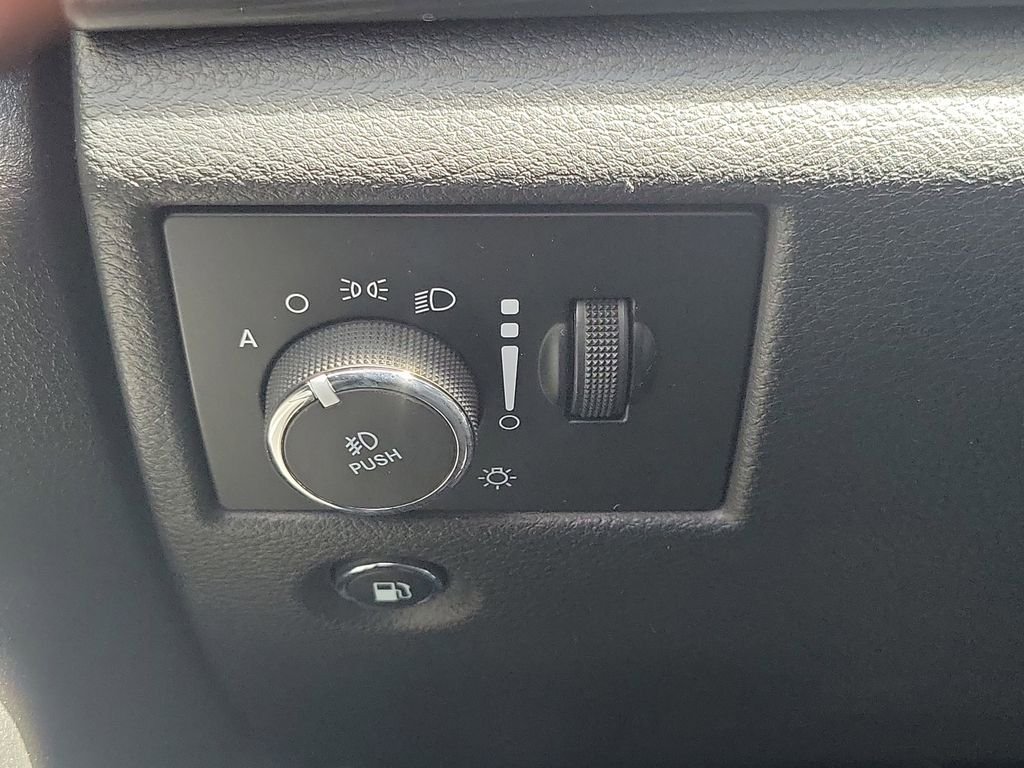 Used 2021 Black Jeep Laredo E image 29