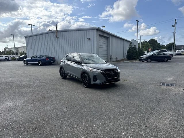 Used 2024 Gray Nissan SR image 3