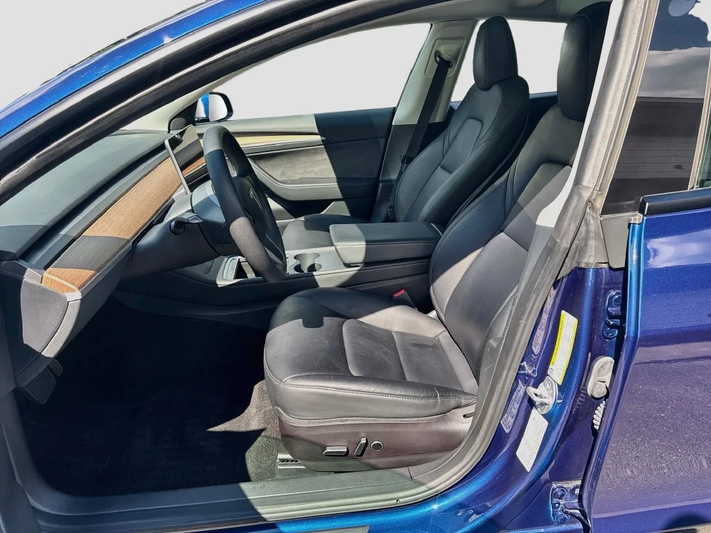 Used 2023 Deep Blue Metallic Tesla Base image 17