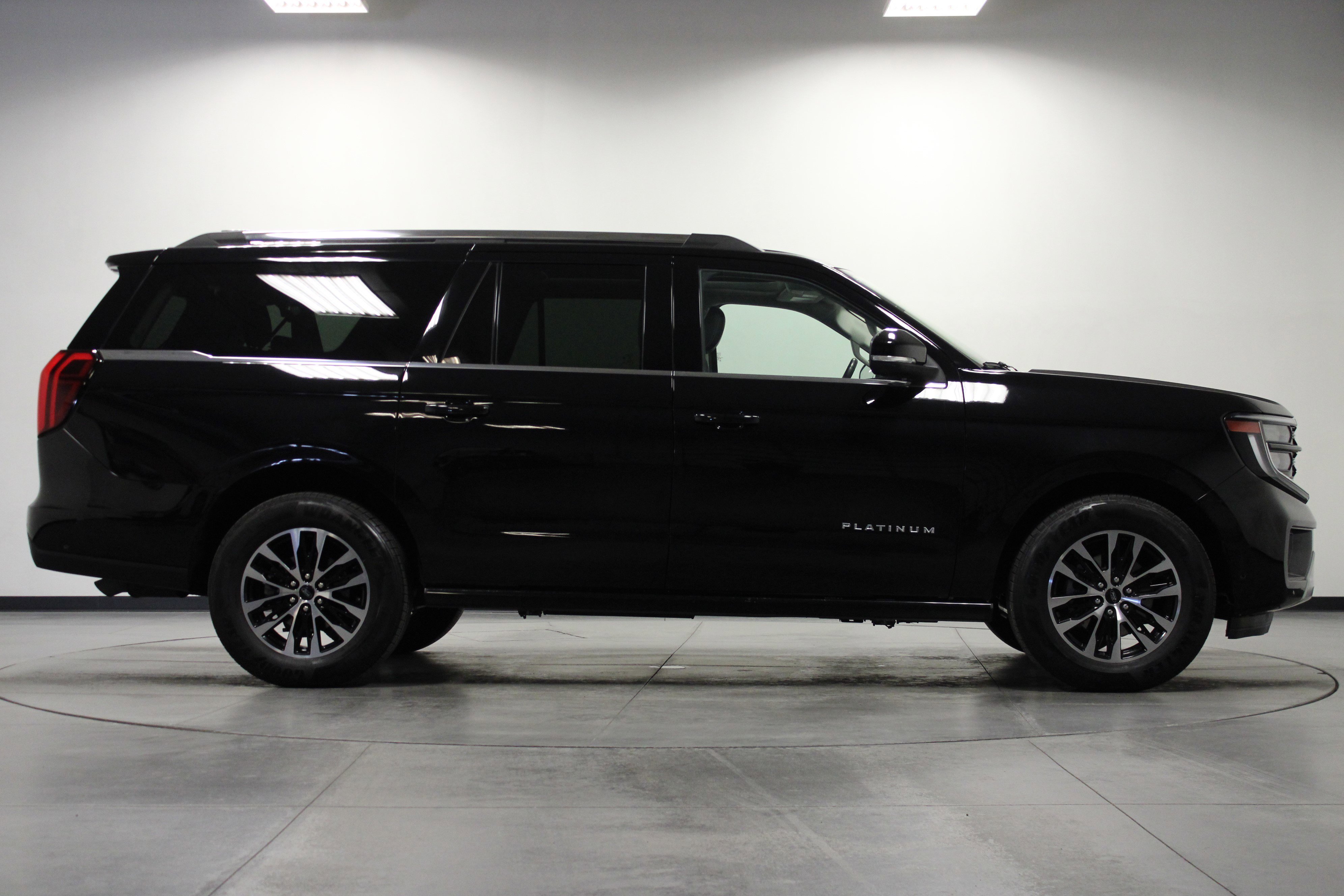 Used 2025 Black Metallic Ford Platinum image 3