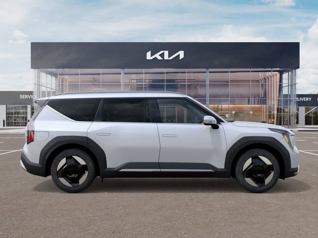 New 2026 White Kia Wind image 7
