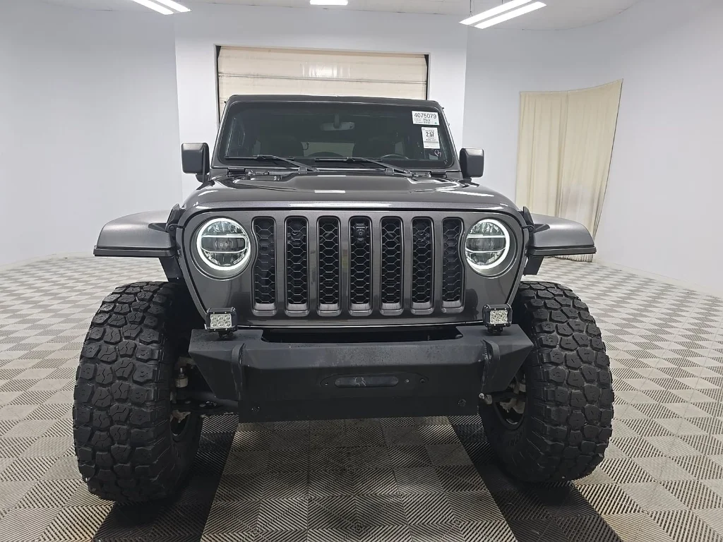 Used 2022 Granite Crystal Metallic Clearcoat Jeep Unlimited Rubicon image 2