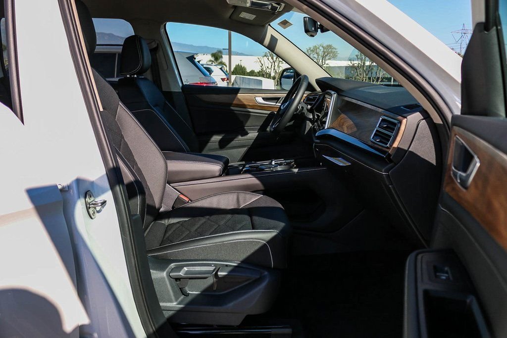 2026 Volkswagen Atlas SE w/Tech - Photo 17