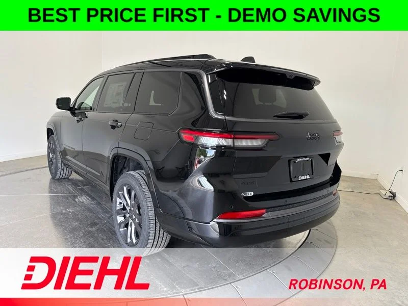 New 2026 Diamond Black Crystal Pearl-Coat Exterior Paint Jeep Limited Reserve image 5