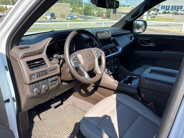 Used 2024 White Chevrolet Z71 image 8