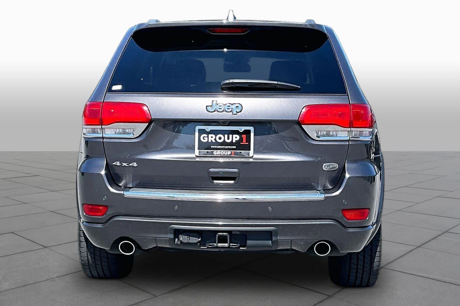 Used 2017 Granite Crystal Metallic Clearcoat Jeep Overland image 5