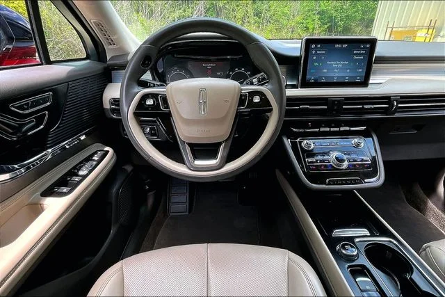 Used 2022 Red Lincoln Standard image 8