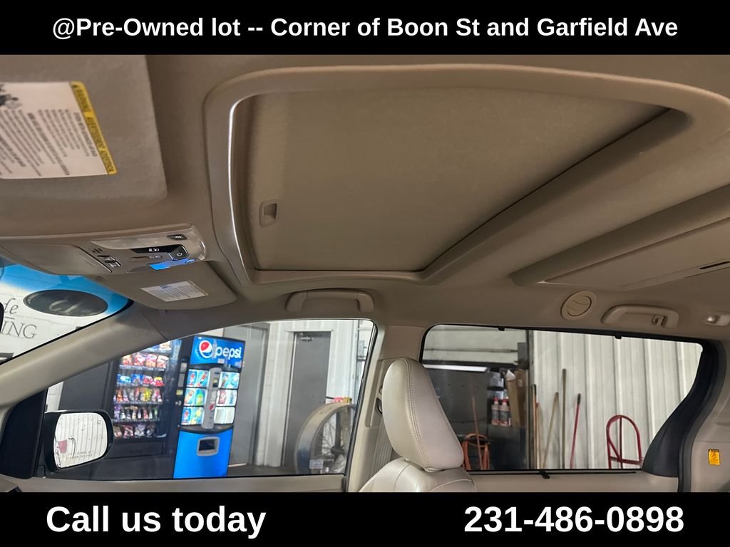 Used 2013 Green Toyota XLE image 13