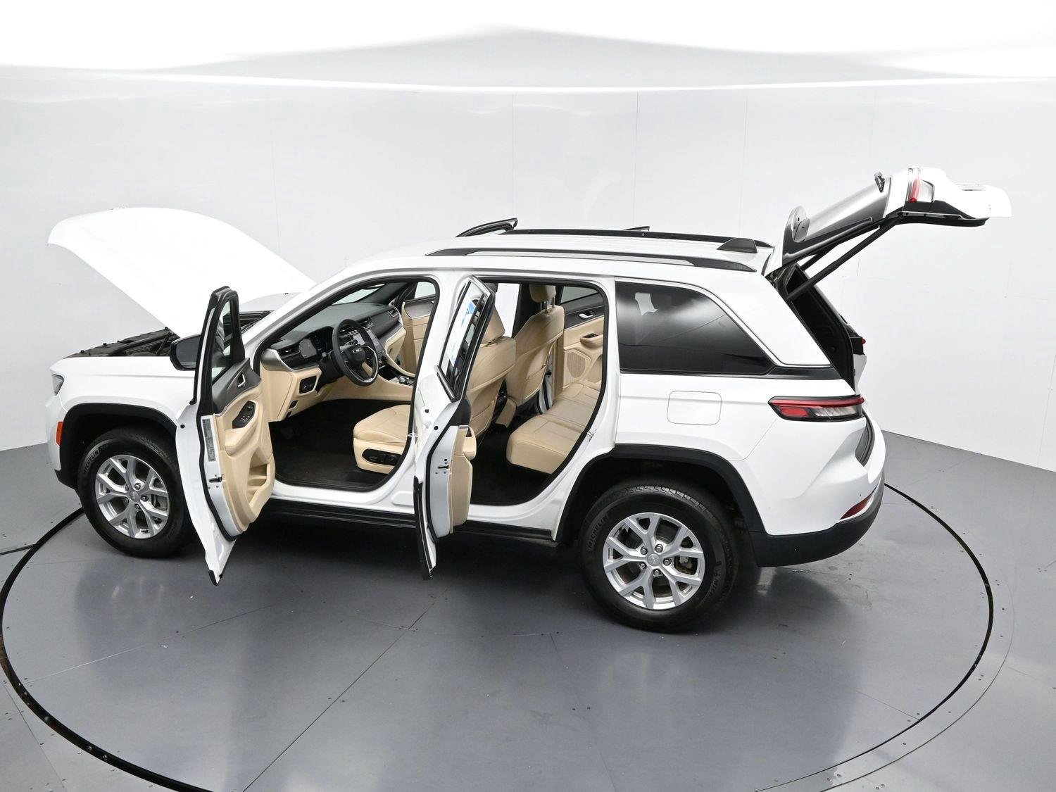 Used 2023 White Jeep Limited image 42