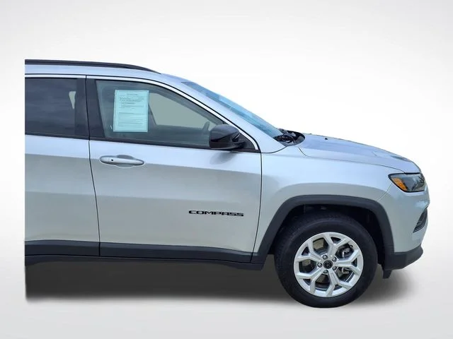 Used 2025 Silver Jeep Latitude image 17
