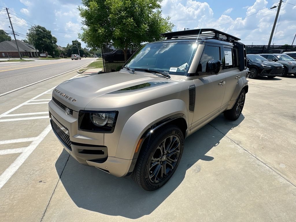Used 2025  Land Rover OCTA image 5