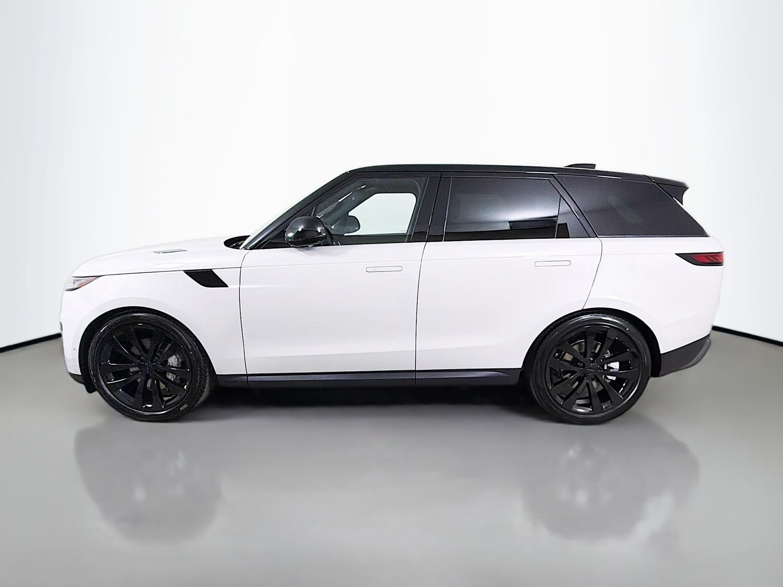 New 2026 Borasco Grey Land Rover SE image 2