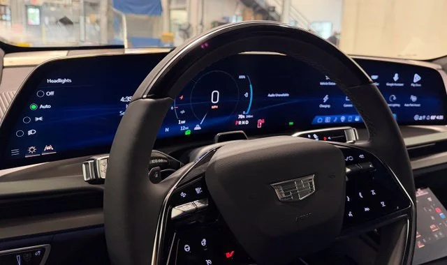 2027 Cadillac VISTIQ Sport - Photo 16