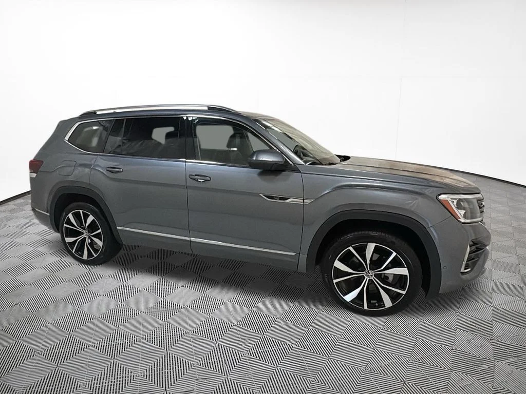 Used 2024 Gray Volkswagen 2.0T SEL Premium R-Line image 5