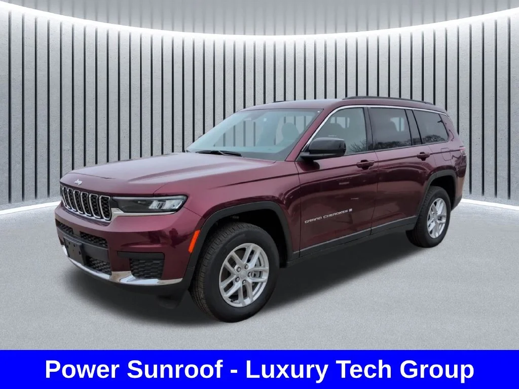 Used 2025 Red Jeep Laredo image 10